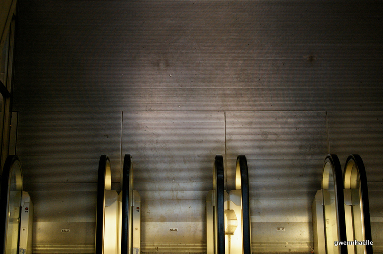 2009-03-21_KBH_06_Escalators_metro.jpg